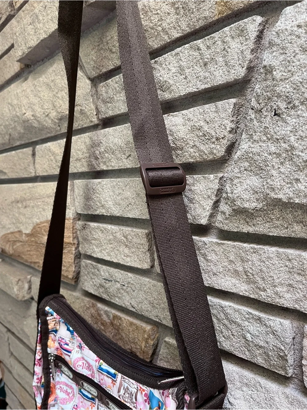 Lesportsac Lei Aloha Classic Hobo Purse Bag Rare Hawaii Postage Print Brown